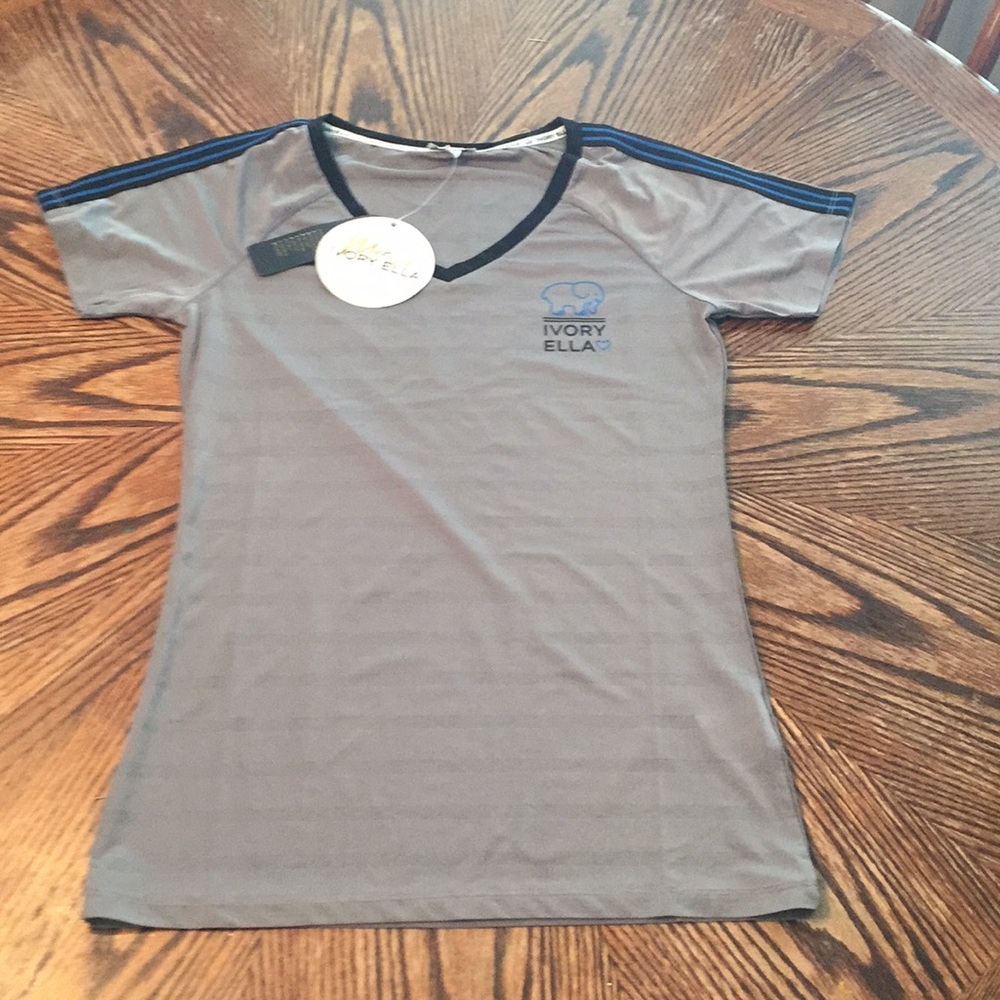 Ivory Ella Athletic Top Size Medium